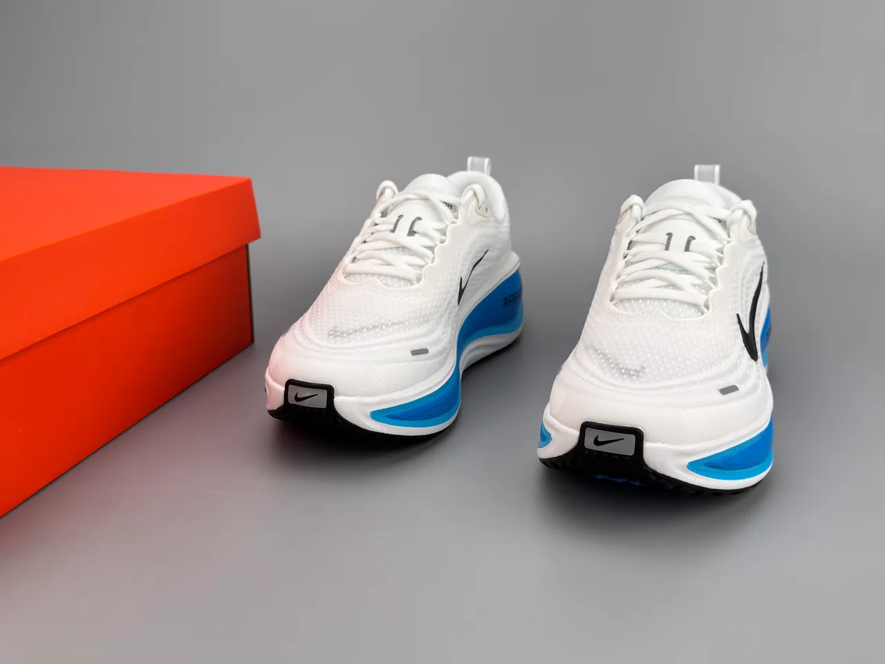 Nike Invincible Run Blanc Bleu Empeigne en Tricot Engineered Longueur complète ZoomX Semelle intermédiaire Chaussures de course 4