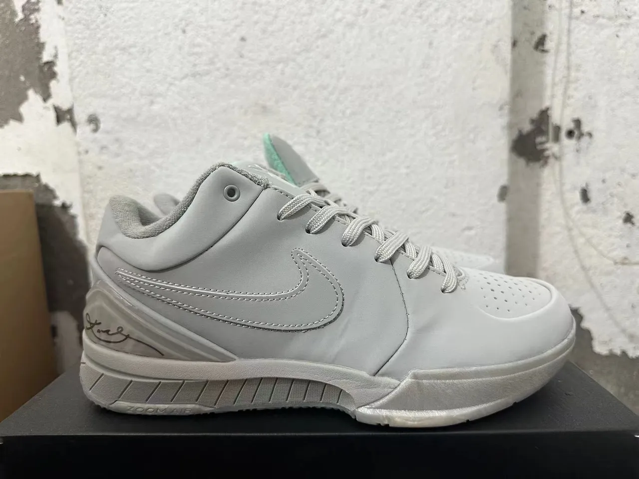 Nike Mamba Mentality Gray Green High-Top Basketball Shoes 4