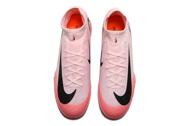 Nike Zapatos de Fútbol Negro y Rosa Alto-Corte Ajuste Calcetín Upper Gradient Turf 2