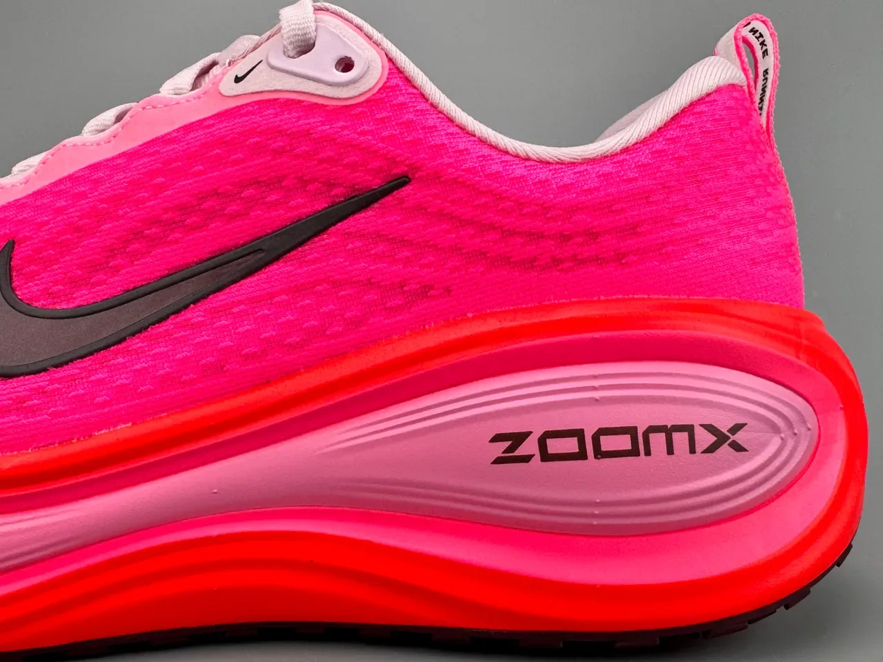 Nike Tênis Running Rosa Laranja Engineered Knit Upper Sola Ondulada Multi-Layer Midsole 7