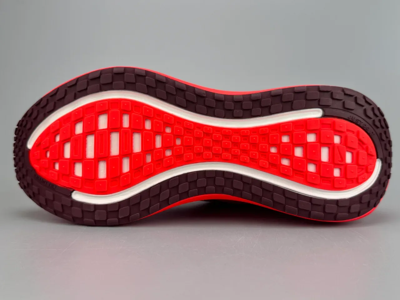 Nike Tênis Running Rosa Laranja Engineered Knit Upper Sola Ondulada Multi-Layer Midsole 8