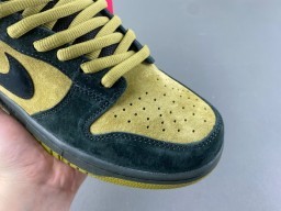 Nike SB Dunk Low Chaussures de Skateboard Vert Foncé et Jaune Moutarde 2