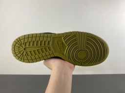 Nike SB Dunk Low Chaussures de Skateboard Vert Foncé et Jaune Moutarde 9