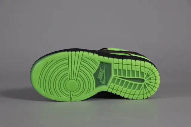 Nike SB Dunk Low Chaussures de Skateboard Vert Néon Noir 13