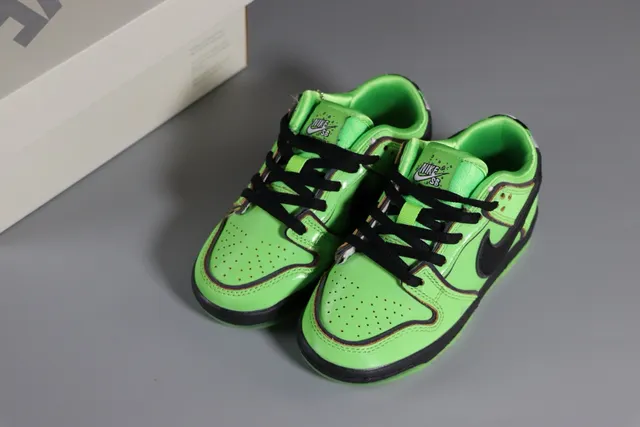 Nike SB Dunk Low Chaussures de Skateboard Vert Néon Noir 19