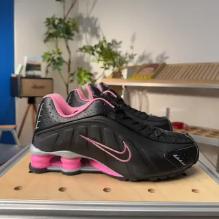 Nike Shox R4 Black and Pink Lifestyle Sneakers
