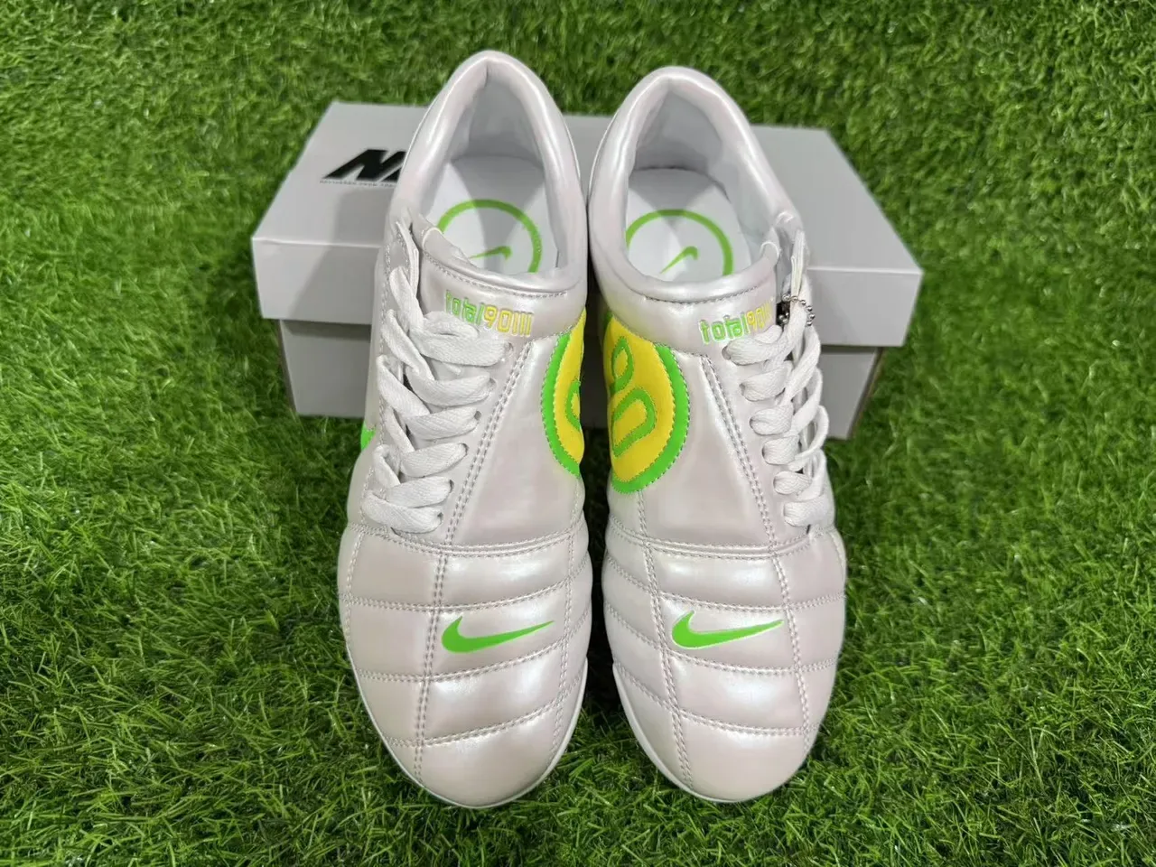 Nike Silver Green تيشة جلد مخطط إنهاء معدني Firm-Ground أحذية كرة القدم 2