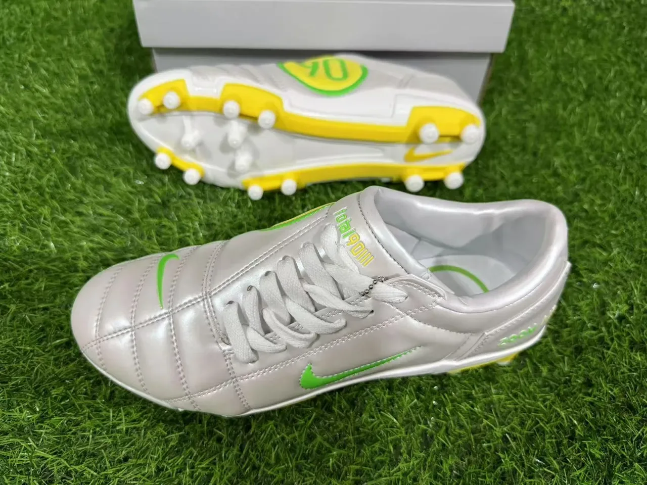 Nike Silver Green تيشة جلد مخطط إنهاء معدني Firm-Ground أحذية كرة القدم 5