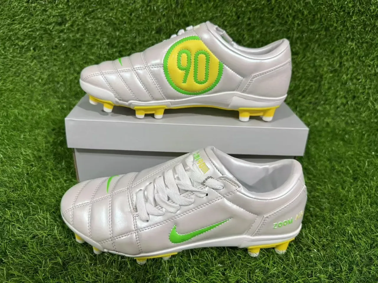 Nike Silver Green تيشة جلد مخطط إنهاء معدني Firm-Ground أحذية كرة القدم 7