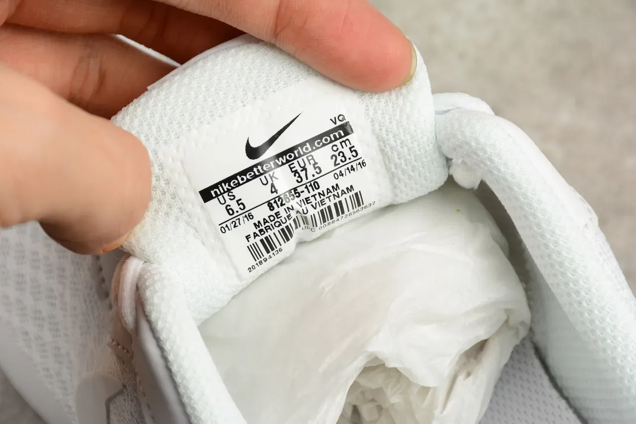 Nike Tanjun White Lifestyle Sneakers 9