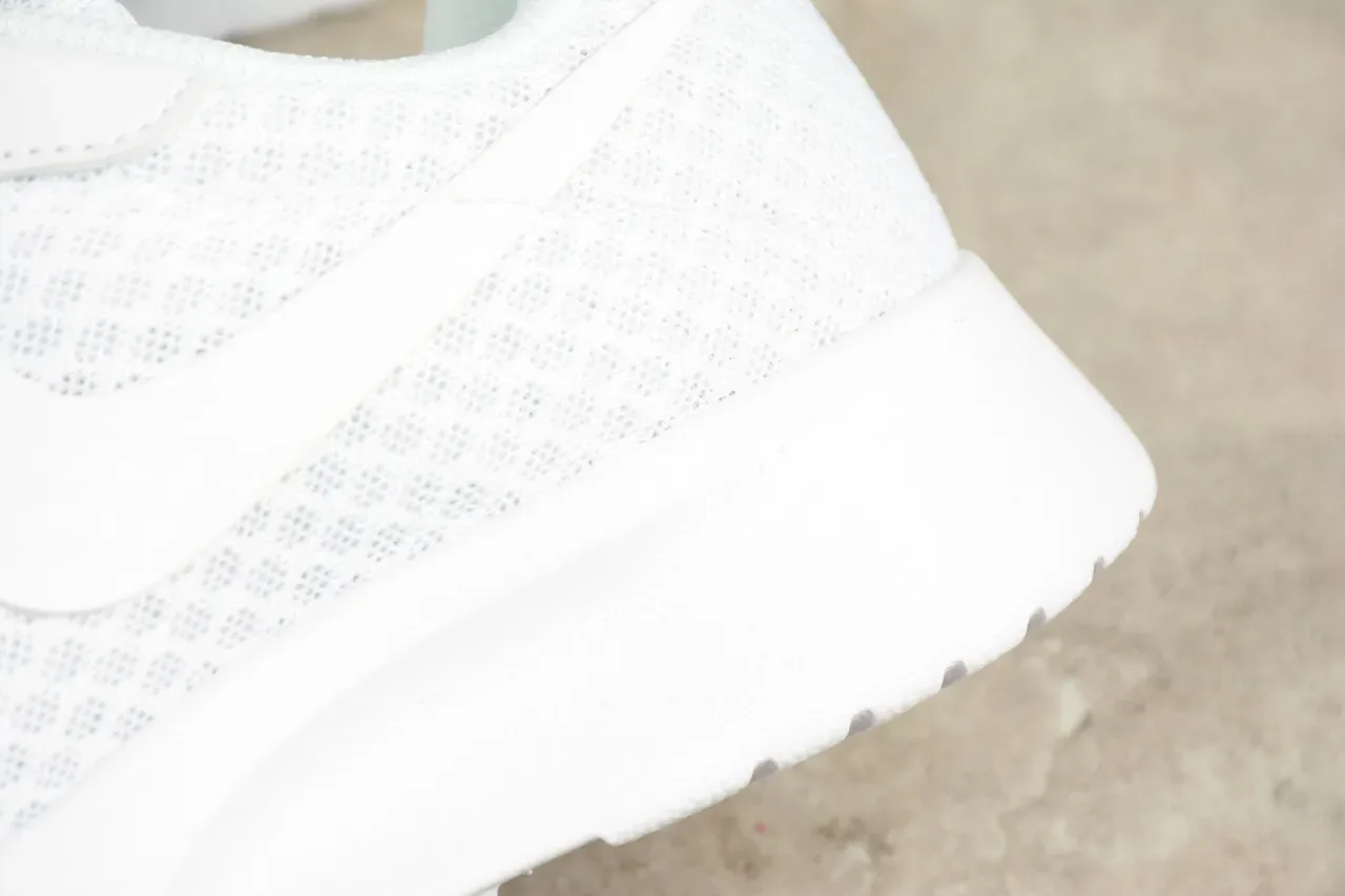 Nike Tanjun White Lifestyle Sneakers 10
