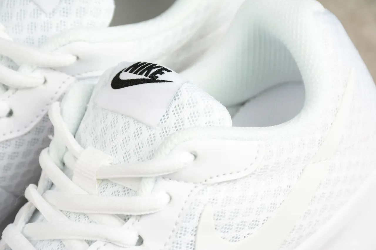 Nike Tanjun White Lifestyle Sneakers 11