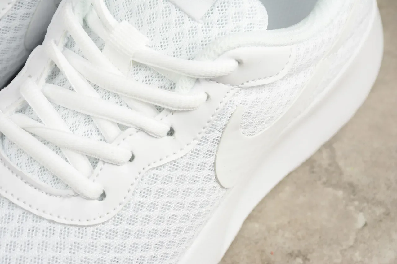 Nike Tanjun White Lifestyle Sneakers 12