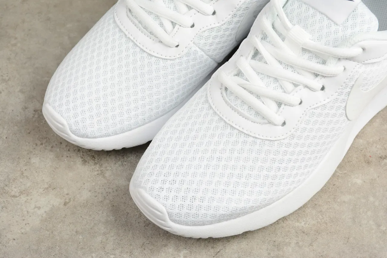 Nike Tanjun White Lifestyle Sneakers 13