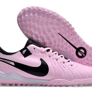 Nike Tiempo Zapatos de fútbol turf con upper de cuero sintético rosa y negro, suela moldeada