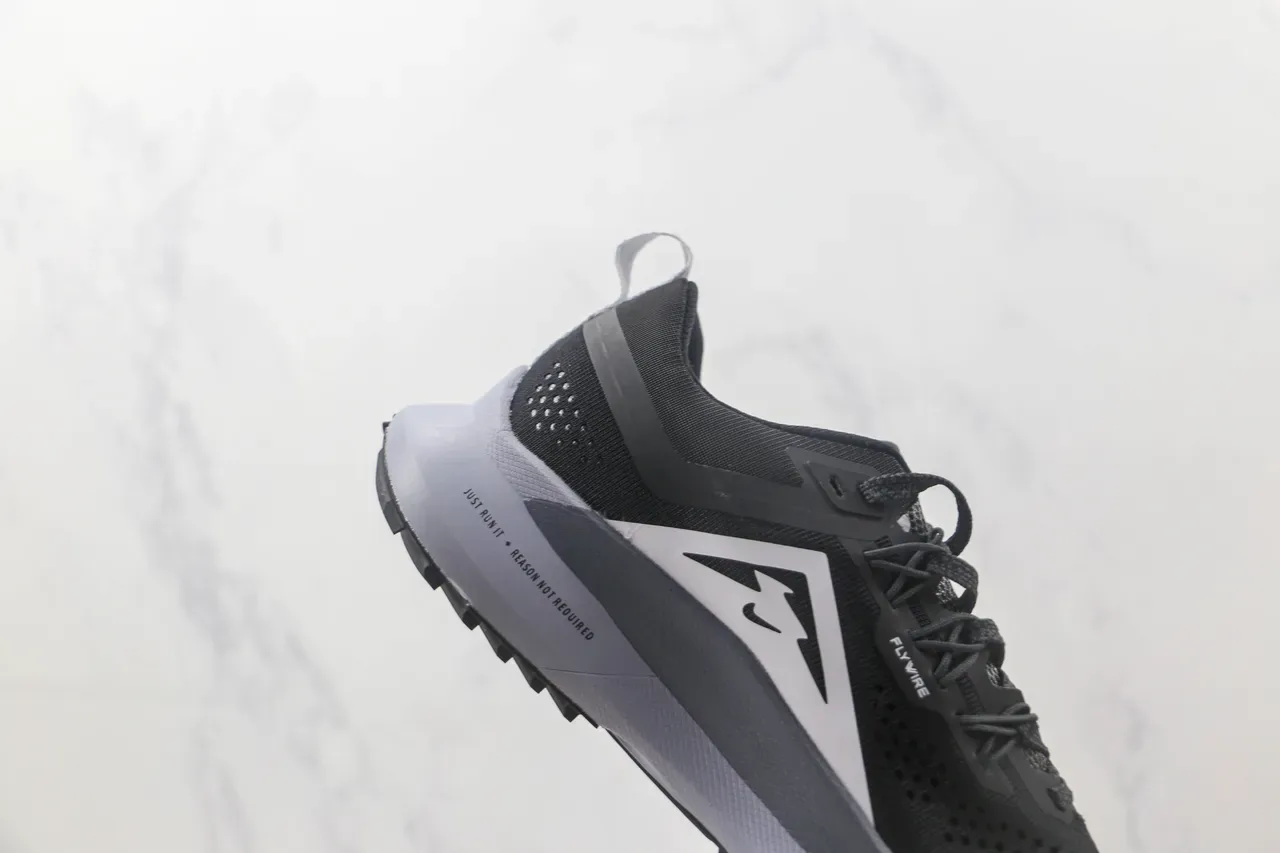 Nike Trail Black Gray Engineered Mesh Upper React Foam Midsole Running Shoes 5