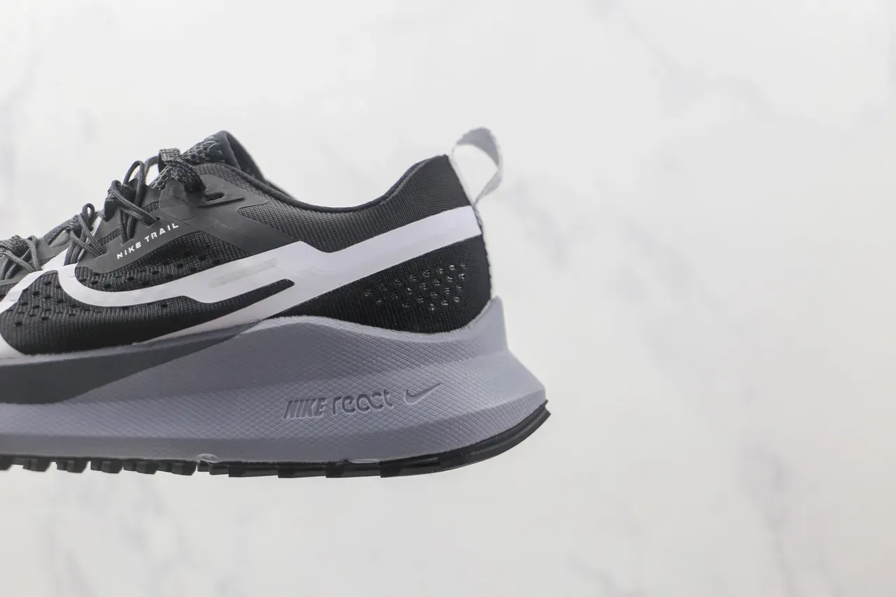 Nike Trail Black Gray Engineered Mesh Upper React Foam Midsole Running Shoes 7