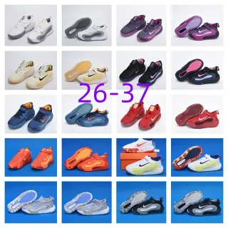 Nike 白色和金色儿童性能运动鞋