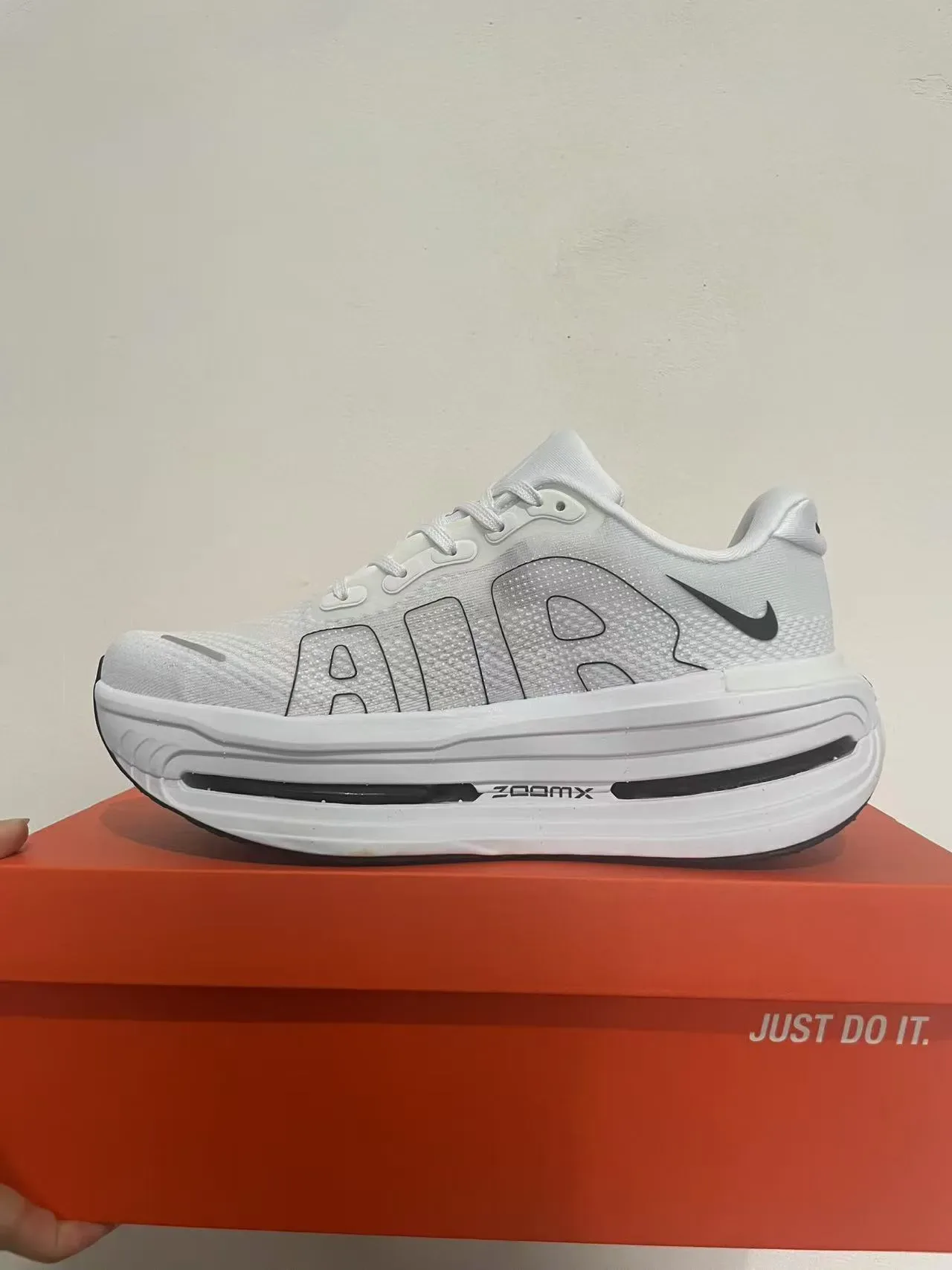 Nike Chaussures de running blanc noir upper de knit visible Air Zoom Unit 5