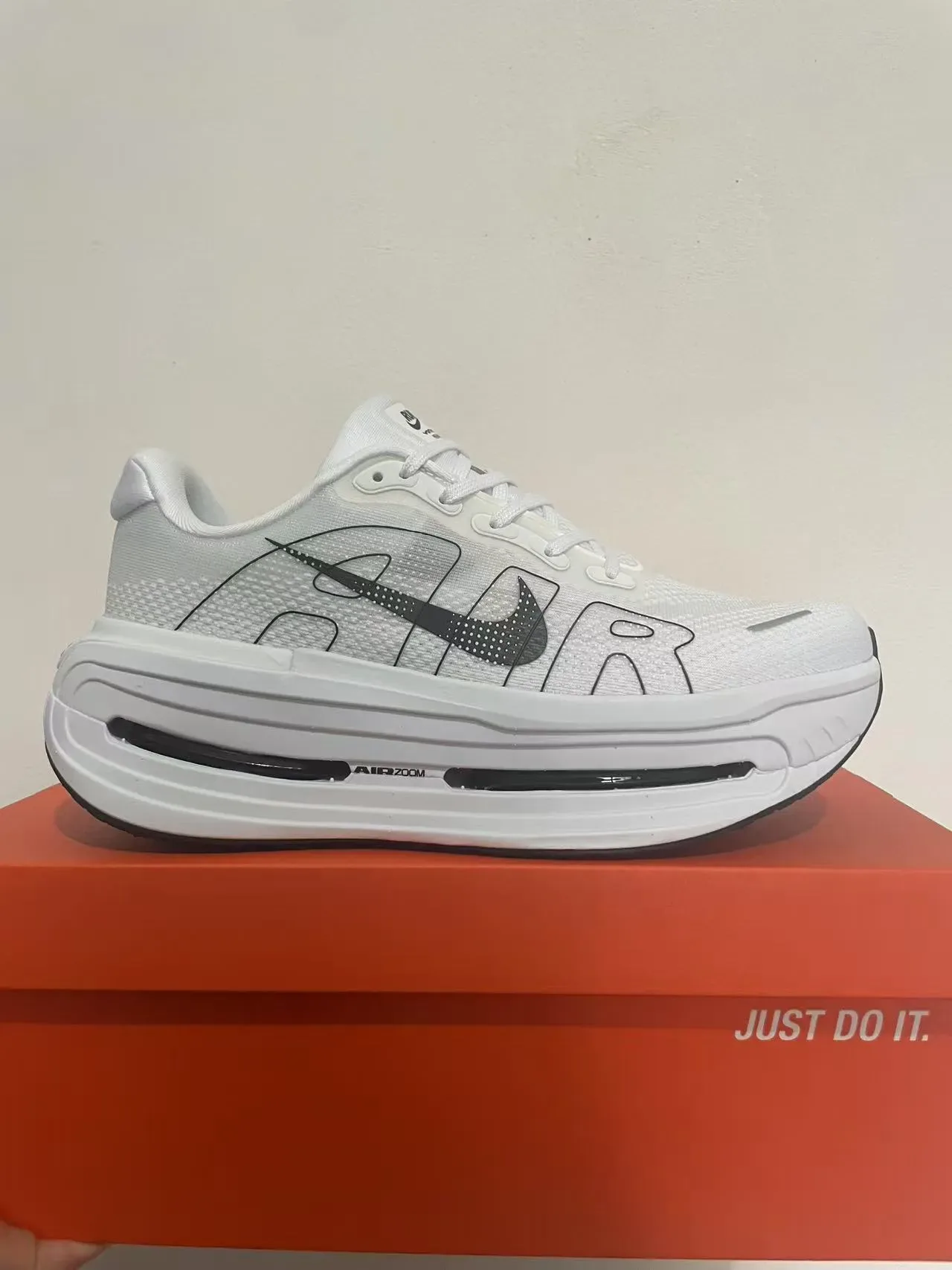 Nike Chaussures de running blanc noir upper de knit visible Air Zoom Unit 6