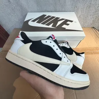 Nike White Black Low-Top Leather-and-Synthetic Upper Lifestyle Sneakers