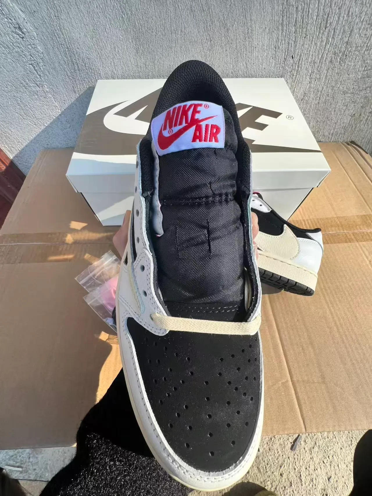 Nike White Black Low-Top Leather-and-Synthetic Upper Lifestyle Sneakers 3