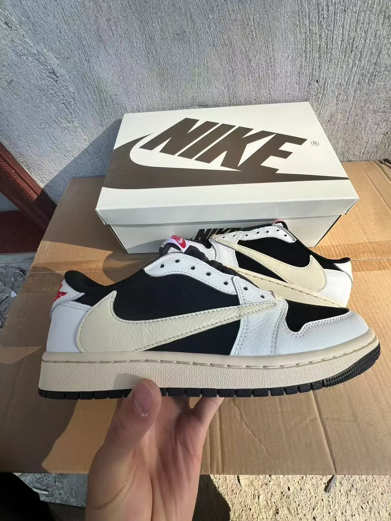Nike White Black Low-Top Leather-and-Synthetic Upper Lifestyle Sneakers 7