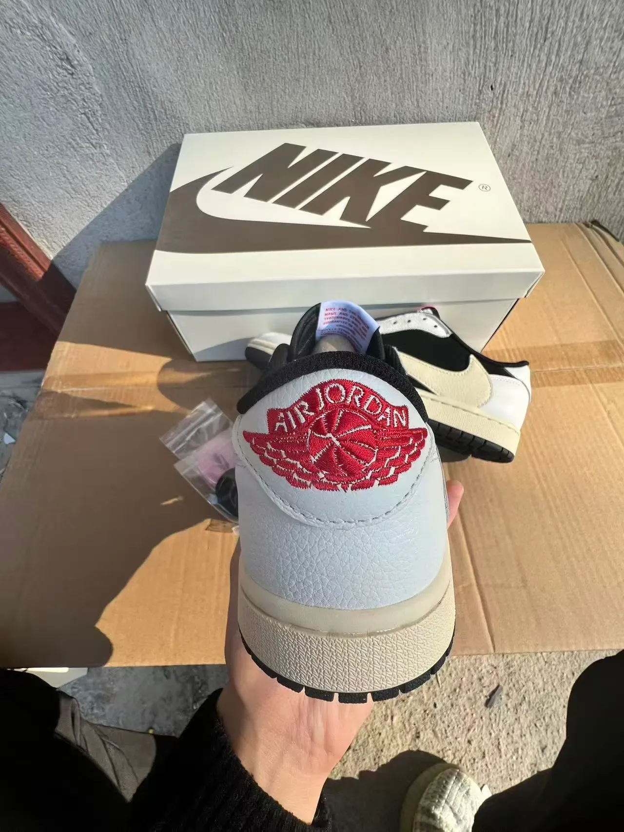 Nike White Black Low-Top Leather-and-Synthetic Upper Lifestyle Sneakers 8