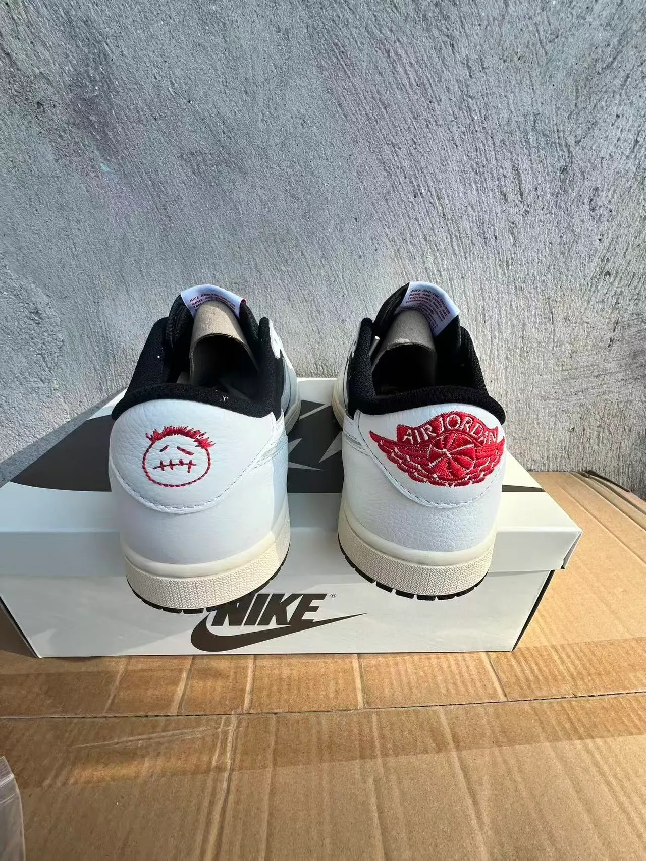 Nike White Black Low-Top Leather-and-Synthetic Upper Lifestyle Sneakers 9