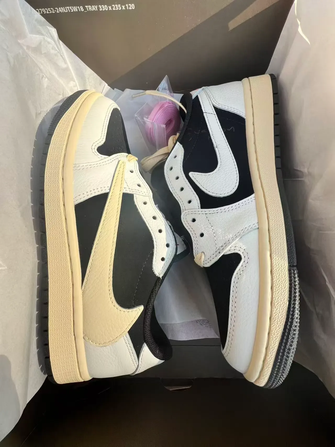 Nike White Black Low-Top Leather-and-Synthetic Upper Lifestyle Sneakers 10