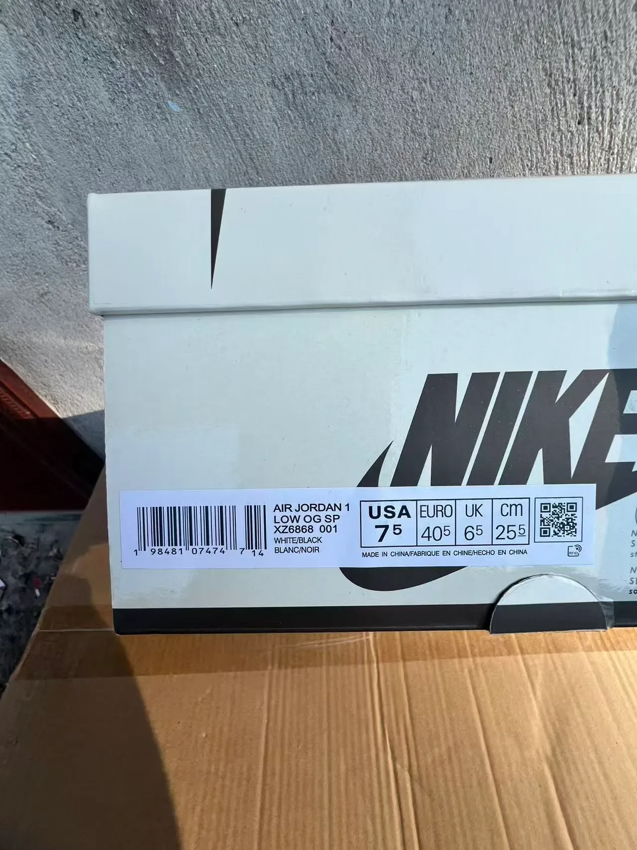 Nike White Black Low-Top Leather-and-Synthetic Upper Lifestyle Sneakers 11