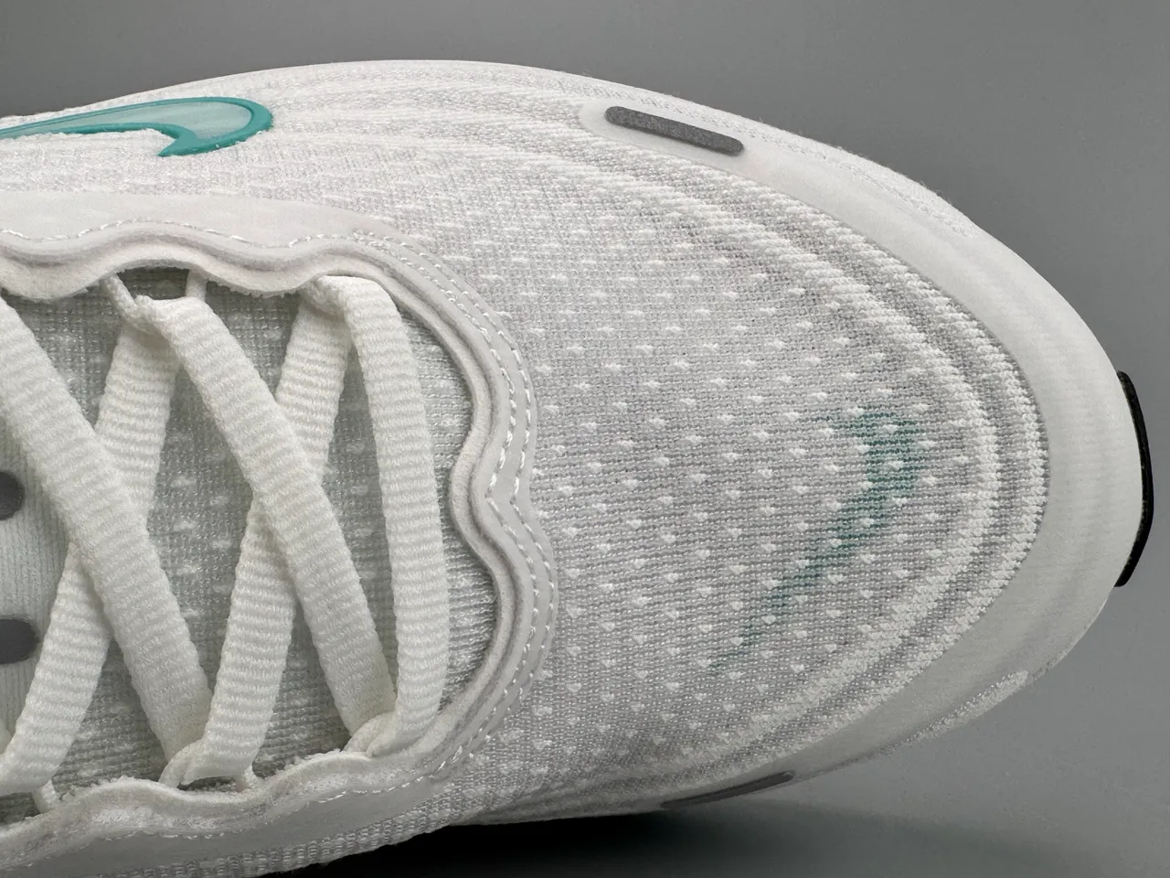 Nike White Blue Engineered Knit Upper Layered Wave Midsole Running Shoes 2
