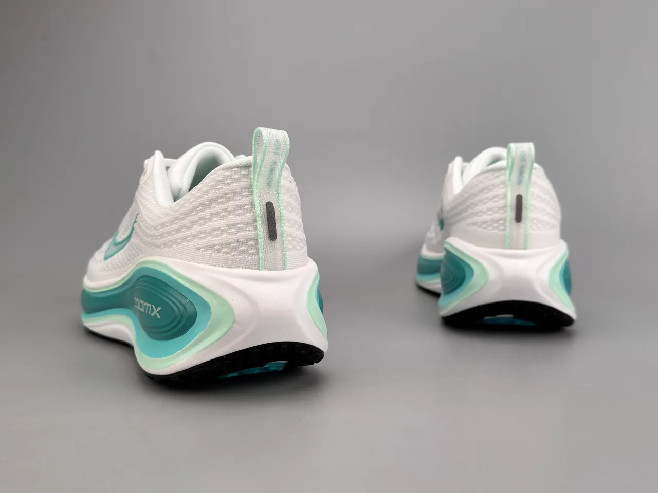 Nike White Blue Engineered Knit Upper Layered Wave Midsole Running Shoes 6