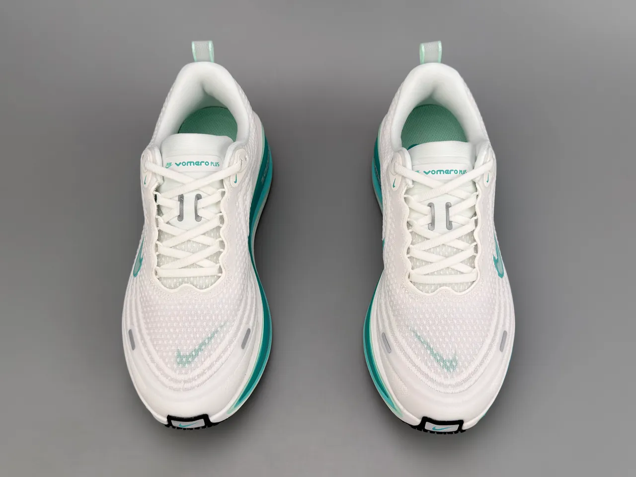 Nike White Blue Engineered Knit Upper Layered Wave Midsole Running Shoes 9