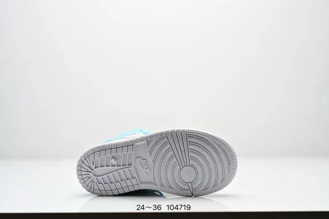 Nike Chaussures de Basketball Blanches Bleues Hautes à Impression Graphique 5