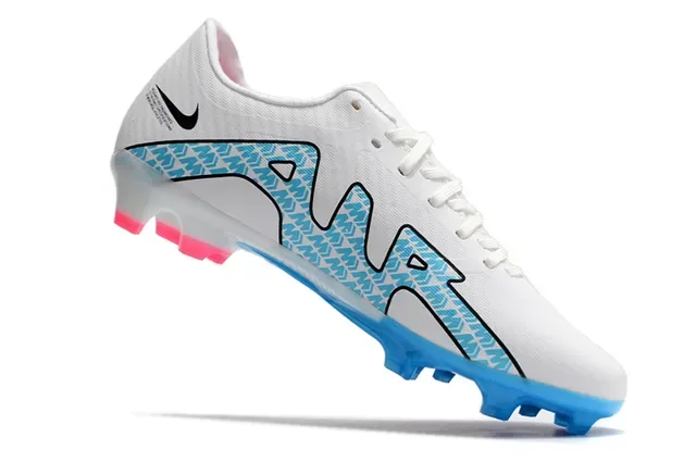 Nike Blanc Bleu Bas de Coupe Synthétique Haut Motif Géométrique Texturé Semelle Firme Chaussures de Football 3