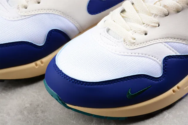 Nike White Blue Low-Top Silhouette Layered Upper Lifestyle Sneakers 8