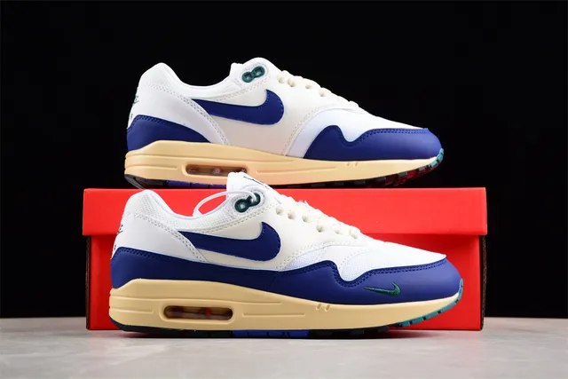 Nike White Blue Low-Top Silhouette Layered Upper Lifestyle Sneakers 15