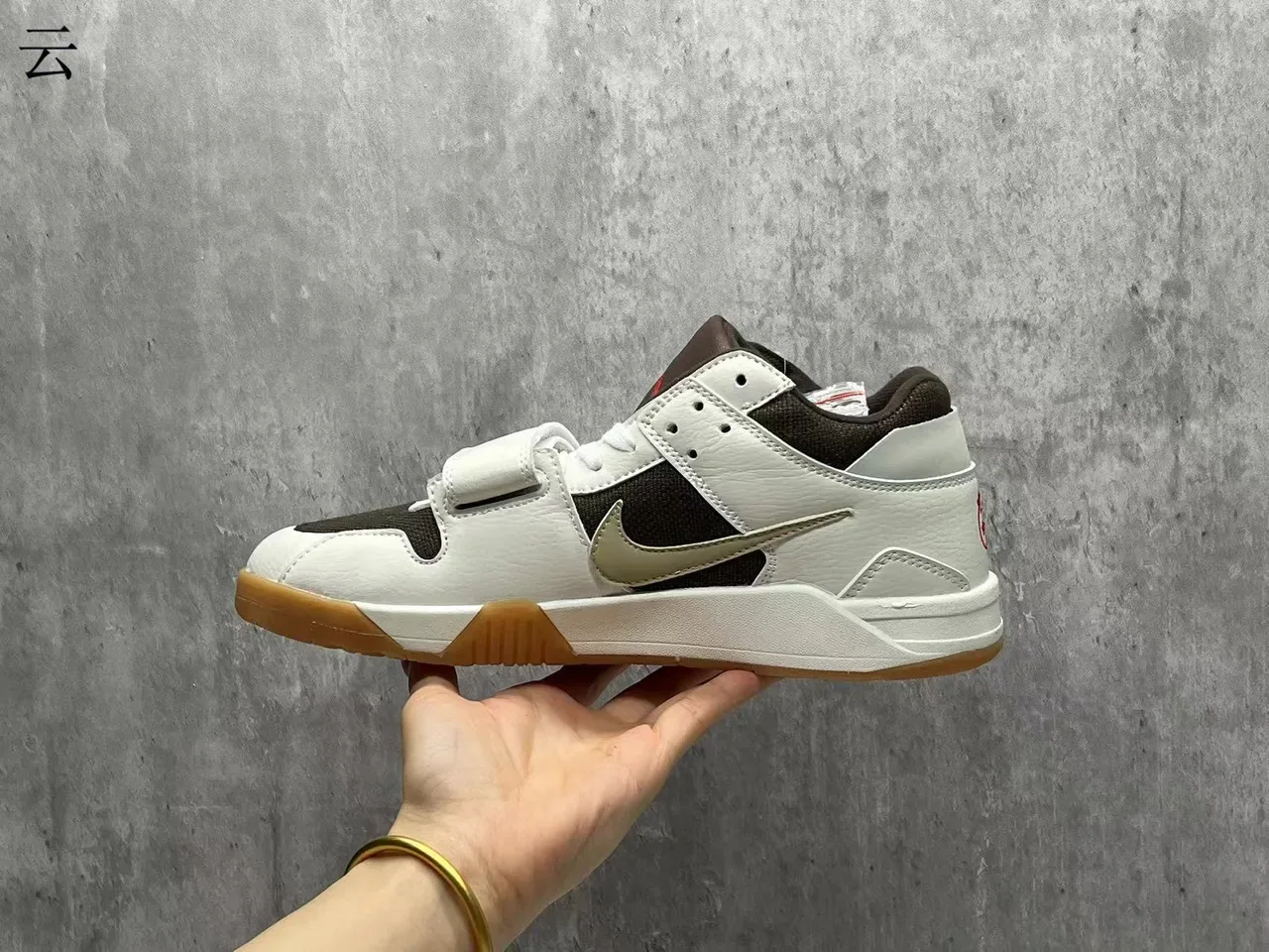 Nike White Brown Low-Top Strapped Closure Lifestyle Sneakers 2