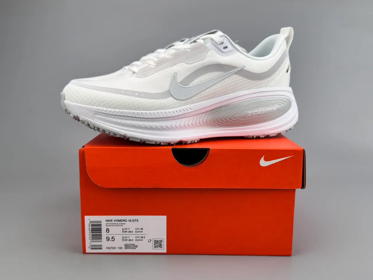 Nike White Gray Engineered Mesh Upper Sculpted ZoomX Midsole Running Shoes 2