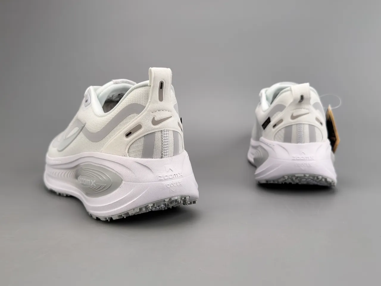 Nike White Gray Engineered Mesh Upper Sculpted ZoomX Midsole Running Shoes 4