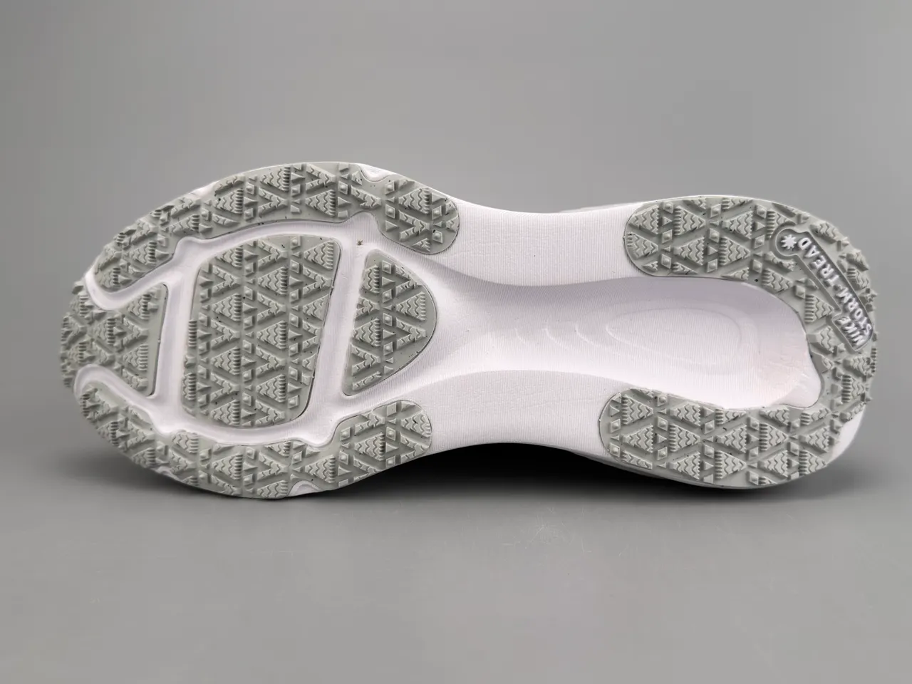 Nike White Gray Engineered Mesh Upper Sculpted ZoomX Midsole Running Shoes 8