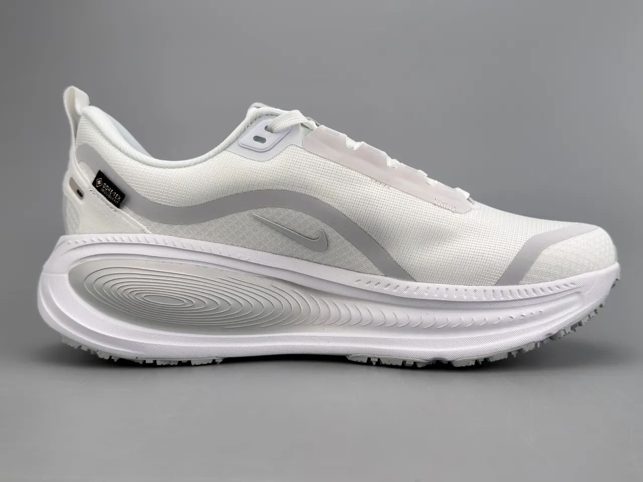 Nike White Gray Engineered Mesh Upper Sculpted ZoomX Midsole Running Shoes 10