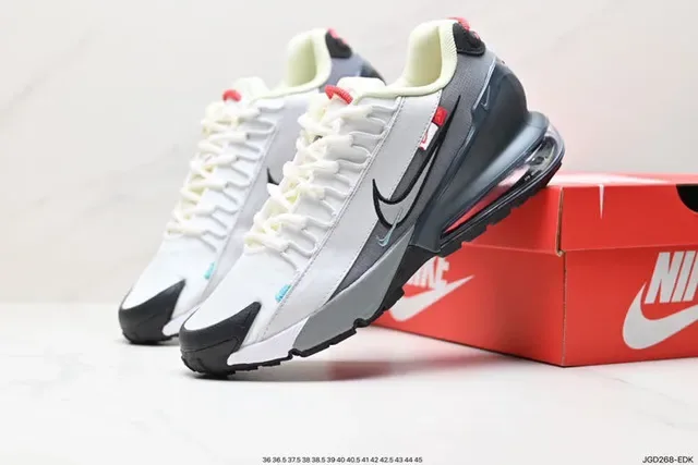Nike Air Unit Chaussures Lifestyle, Blanches et Grises, Layered Synthetic And Mesh Upper, Visible Heel 2