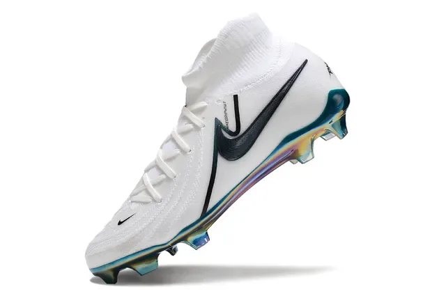 Nike chaussures de football blanches multicolores à coupe haute collet chaussette sole iridescente holographique terrain ferme 6