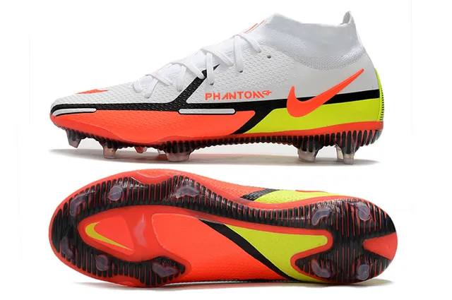 Nike Chaussures de football blanc et orange à coupe haute, col ajusté à la chaussette, partie supérieure en maille ingénierée, crampons pour terrain ferme 2