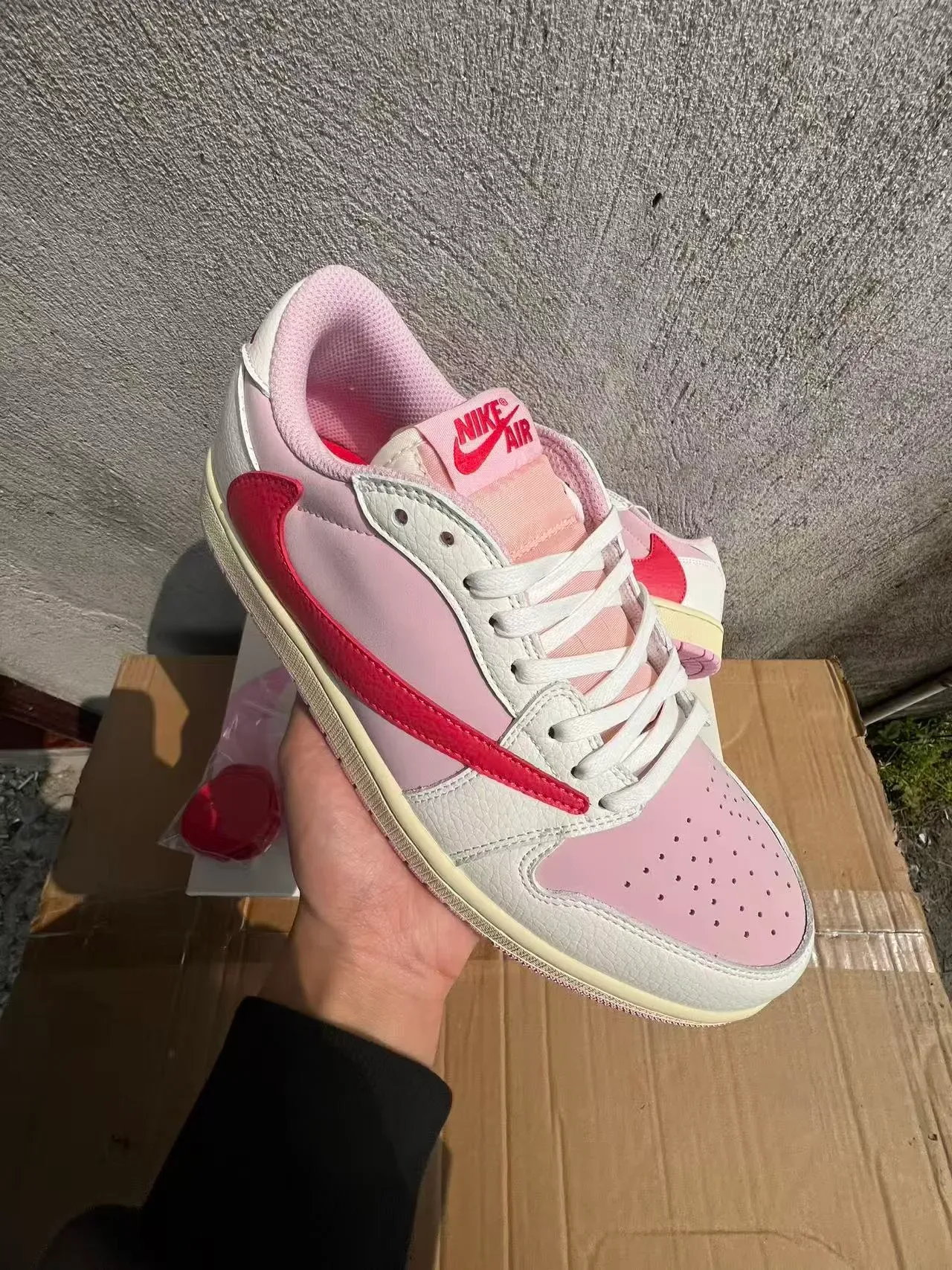 Nike White Pink Low-Top Layered Leather And Synthetic Lifestyle Sneakers 2