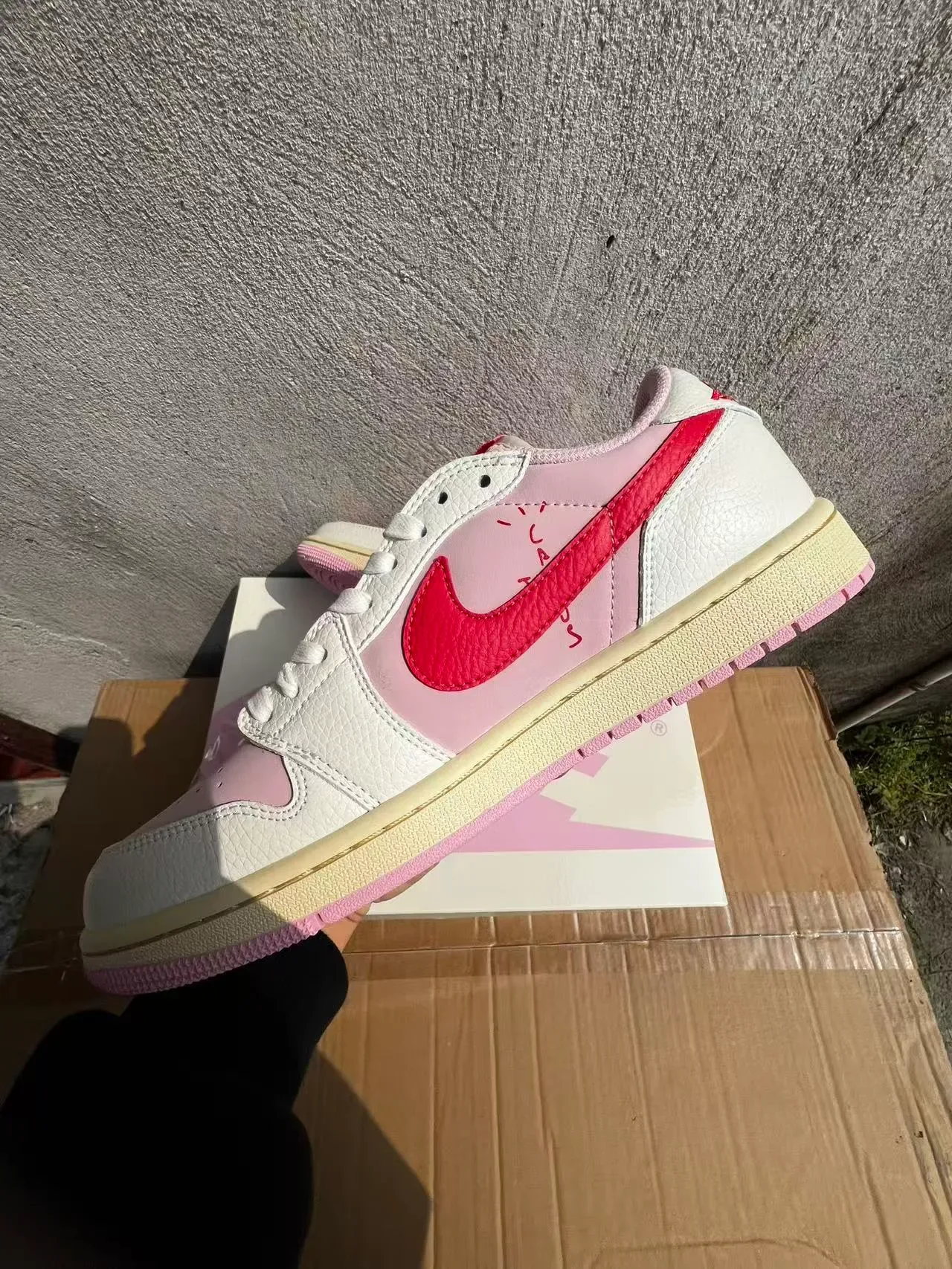 Nike White Pink Low-Top Layered Leather And Synthetic Lifestyle Sneakers 5