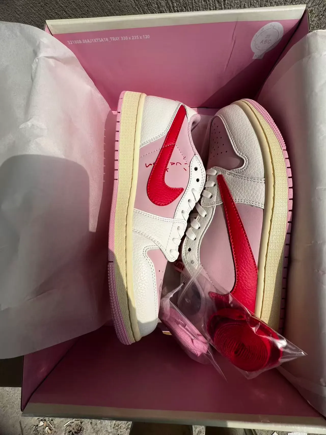 Nike White Pink Low-Top Layered Leather And Synthetic Lifestyle Sneakers 9