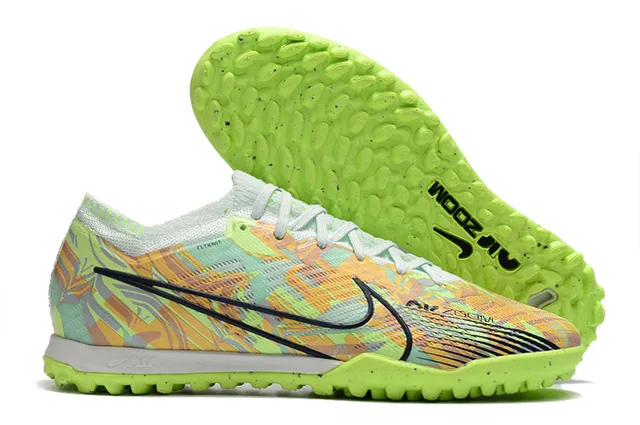 Nike Chaussures de football Turf avec upper Flyknit blanc et violet, overlay géométrique orange 7
